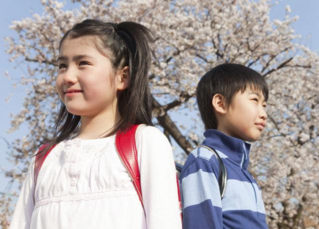 子どもと接するのが好きな方、明るく元気な方からのご応募をお待ちしています。