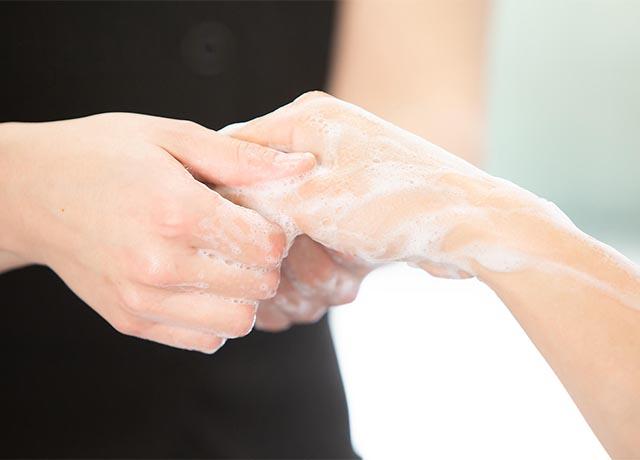故人様のお体を洗い清め、処置・お着替え・お化粧等、ご納棺まで執り行います。丁寧＆的確指導で初めての方も安心です。