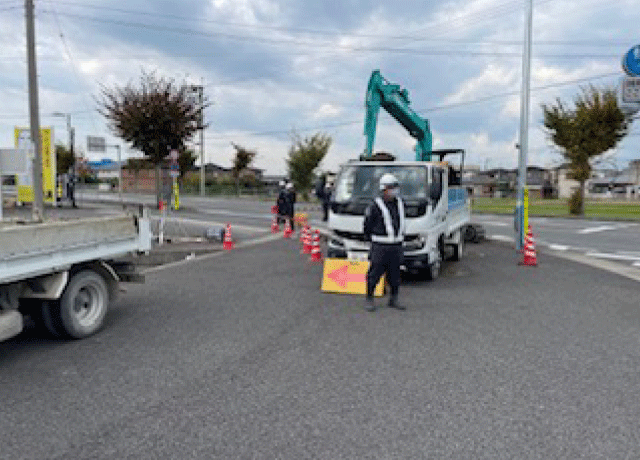 電気工事・道路工事等の各現場で作業します