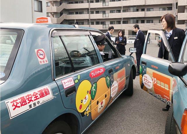 運転しやすいAT小型車。カーナビも完備。