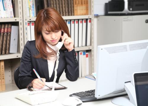 事務所内での電話応対及びパソコン入力業務なので、お客様と直接対面ナシ。