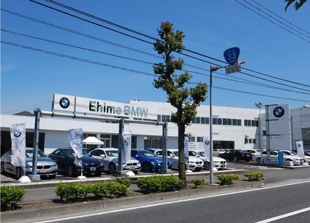 勤務はR33沿い、スタイリッシュな社屋のアルスターオート本社です。風通しが良くのびのび働ける雰囲気の職場です。