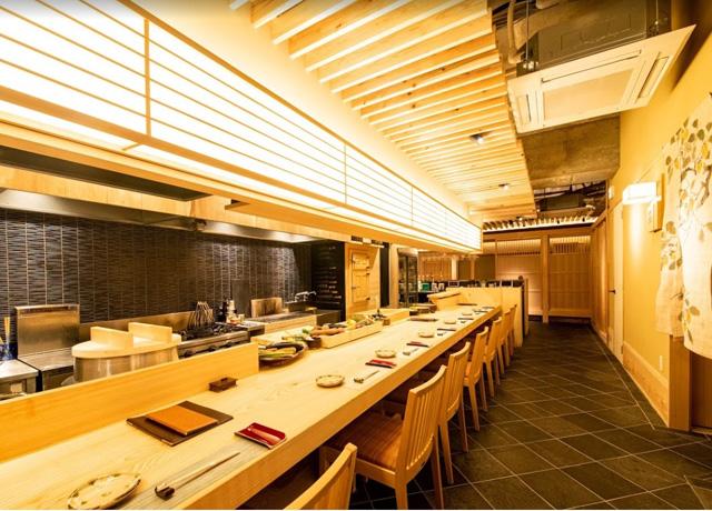 とてもキレイなお店で、店内はしっかり冷暖房完備です！気持ちよく働けます♪